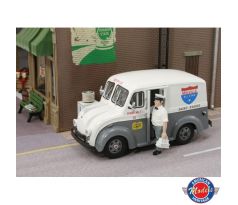 1/43 AHM "Melville Dairy, IL" with Milkman & Carrier