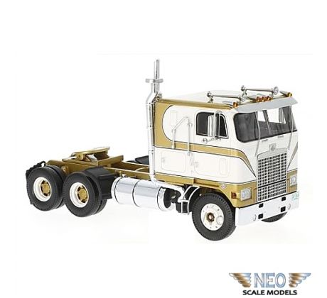 1/43 NEO Reo towing vehicle 1974