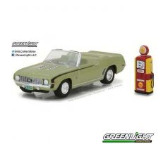 1/64 1969 Chevrolet Camaro Convertible with Vintage Gas Pump (GREENLIGHT)