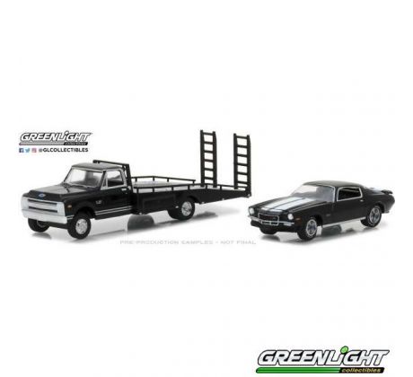 1/64 1970 Chevrolet C-30 Ramp Truck with 1971 Chevrolet Camaro Z/28, black (GREENLIGHT)